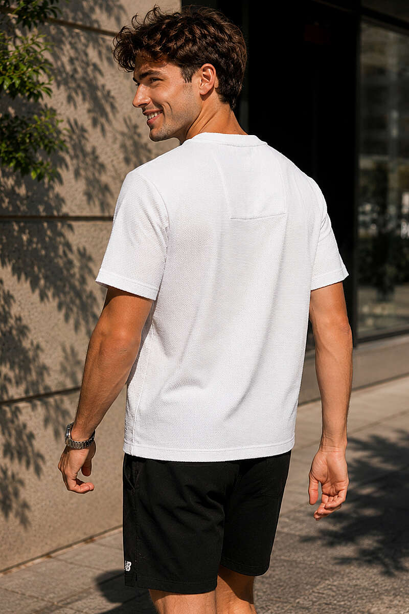 Bisiklet Yaka Göğüs Armalı Erkek T-shirt