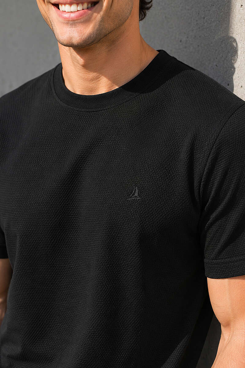 Bisiklet Yaka Göğüs Armalı Erkek T-shirt Siyah