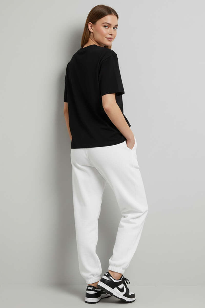 https://cdn.pazarium.com.tr/bisiklet-yaka-kisa-kollu-t-shirt-siyah-742537-18-B.jpg