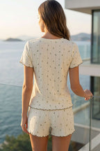 https://cdn.pazarium.com.tr/bisiklet-yaka-mini-cicekli-sortlu-pijama-takimi-ekru-806898-19-B.jpg