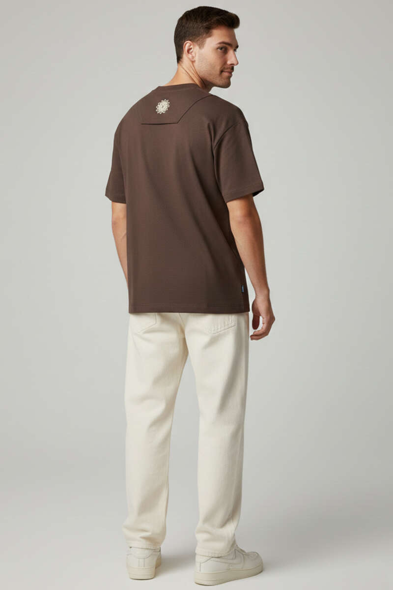 https://cdn.pazarium.com.tr/bisiklet-yaka-nakisli-oversize-t-shirt-aci-kahve-744283-18-B.jpg