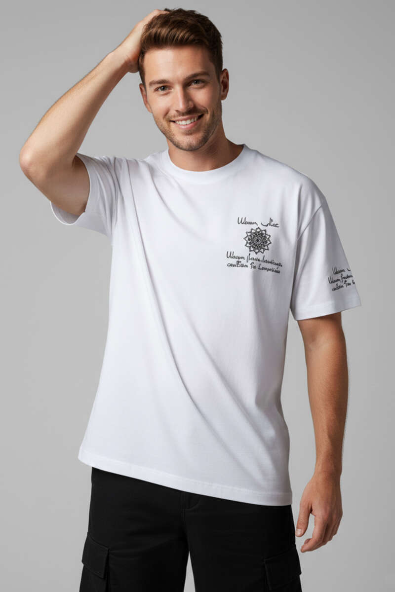 https://cdn.pazarium.com.tr/bisiklet-yaka-nakisli-oversize-t-shirt-beyaz-744278-18-B.jpg