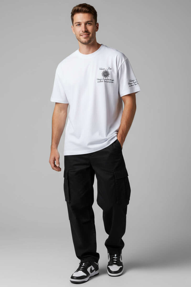 https://cdn.pazarium.com.tr/bisiklet-yaka-nakisli-oversize-t-shirt-beyaz-744279-18-B.jpg
