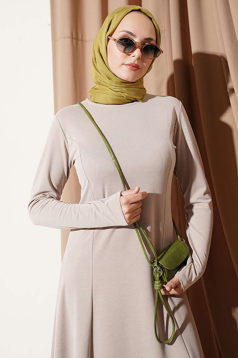 https://cdn.pazarium.com.tr/bisiklet-yaka-pensli-elbise-bej-821672-20-B.jpg