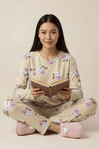 https://cdn.pazarium.com.tr/bisiklet-yaka-uzun-kol-desenli-pijama-takimi-krem-716770-17-B.jpg