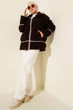 https://cdn.pazarium.com.tr/biye-seritli-pelus-mont-kahve-723415-17-B.jpg