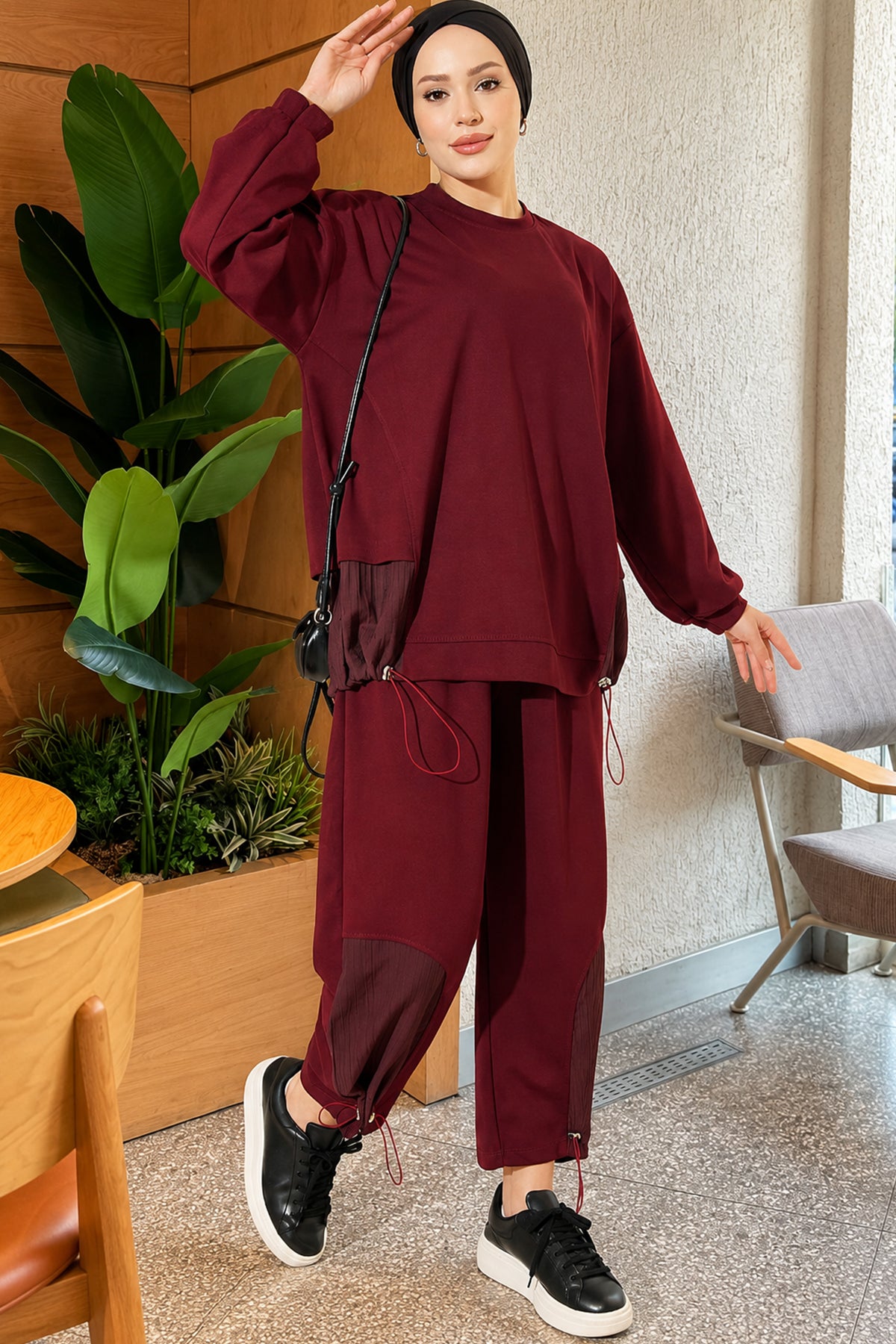 Hem Elastic Detail Two-Piece Set Burgundy