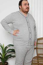https://cdn.pazarium.com.tr/boy-dugmeli-buyuk-beden-erkek-pijama-takimi-gri-549498-13-B.jpg