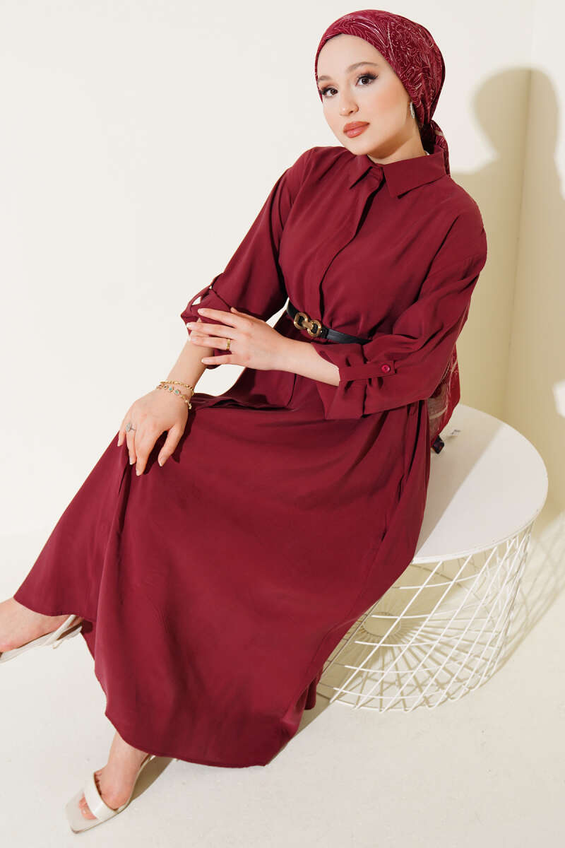 Basic Dress with Buttoned Belt at the Neck