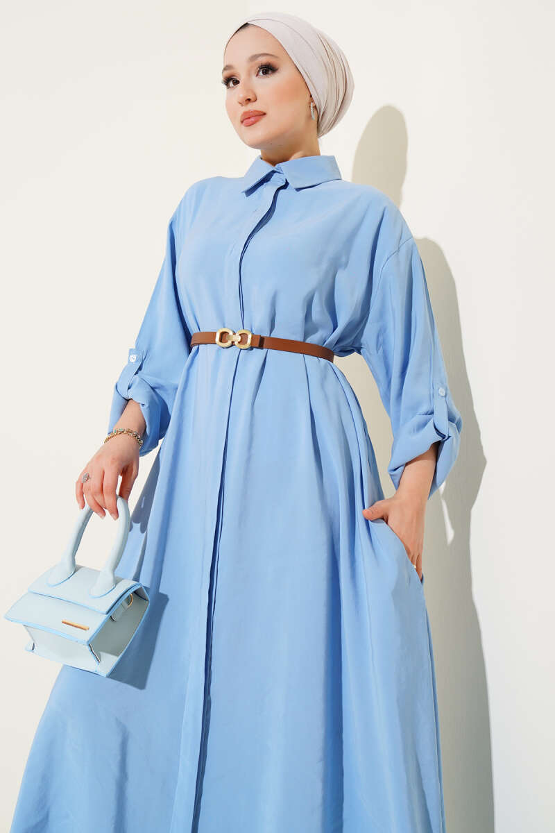 Basic Dress with Buttoned Belt at the Neck