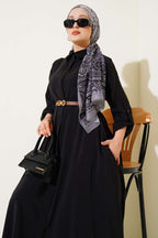 Basic Dress with Buttoned Belt at the Neck