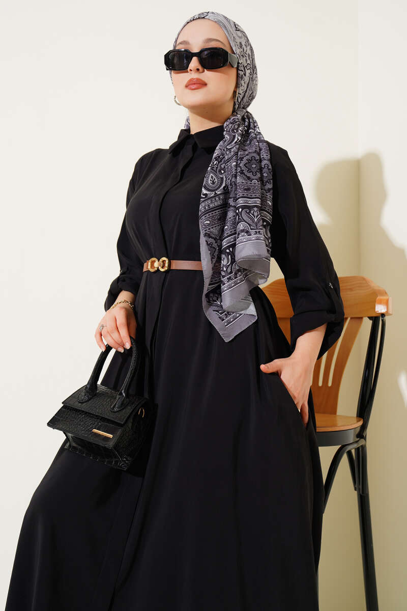 Basic Dress with Buttoned Belt at the Neck
