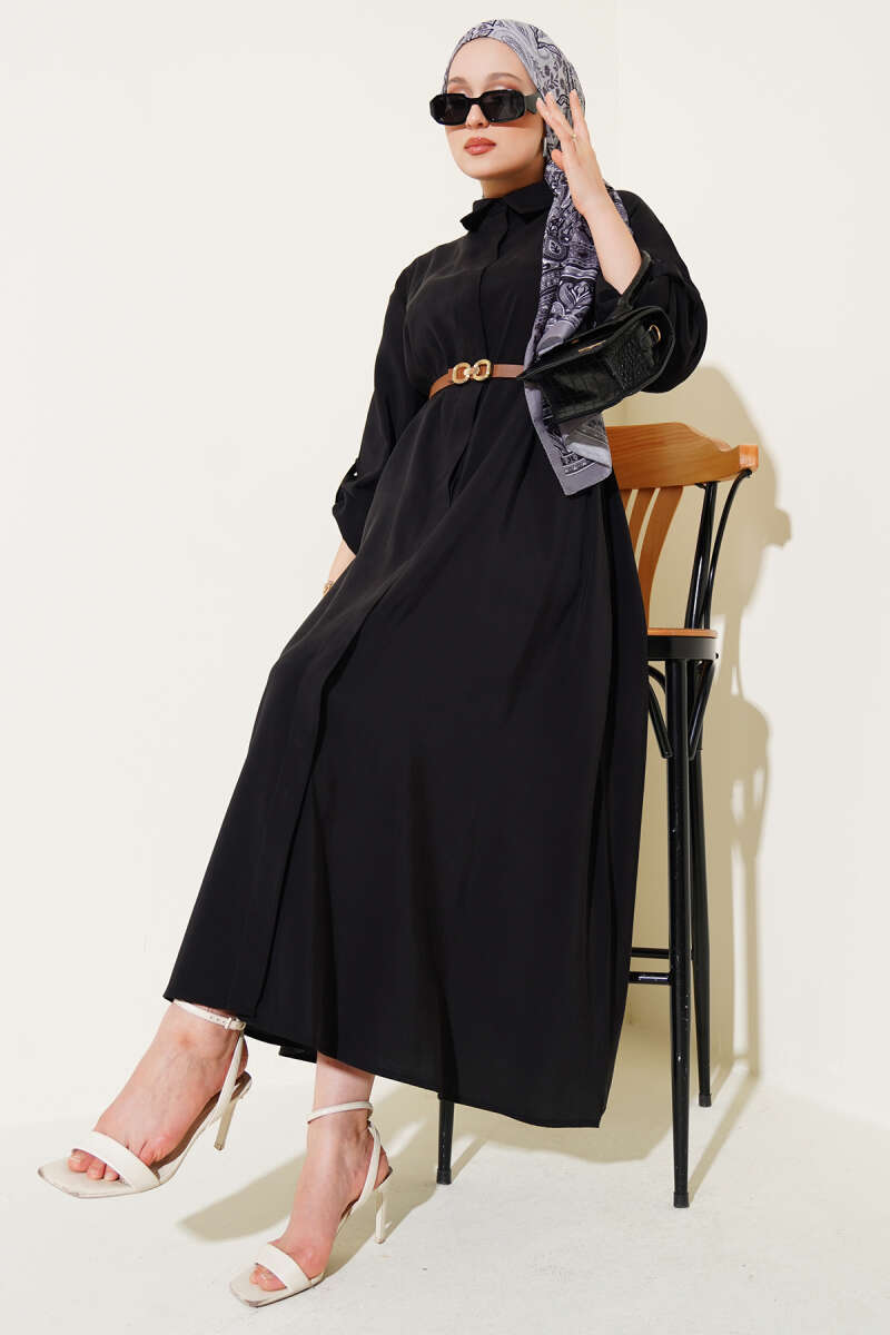 Basic Dress with Buttoned Belt at the Neck