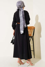 Basic Dress with Buttoned Belt at the Neck