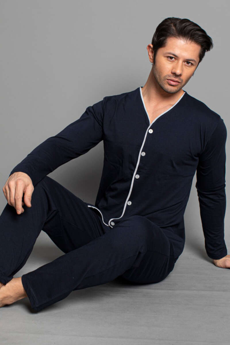 https://cdn.pazarium.com.tr/boydan-dugmeli-uzun-kol-erkek-pijama-takim-lacivert-bordo-549537-13-B.jpg