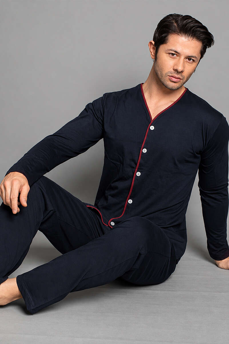 https://cdn.pazarium.com.tr/boydan-dugmeli-uzun-kol-erkek-pijama-takim-lacivert-bordo-820757-13-B.jpg
