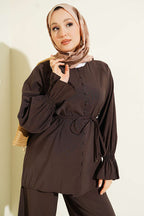 https://cdn.pazarium.com.tr/brit-dugmeli-bilek-lastikli-tensel-ikili-takim-kahve-798604-19-B.jpg