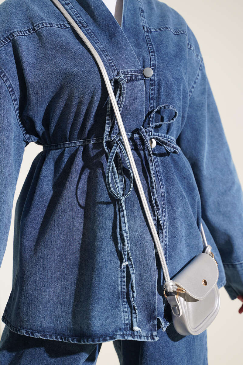 https://www.pazarium.com.tr/brit-dugmeli-ip-bagcikli-kot-ikili-takim-mavi-831473-20-B.jpg