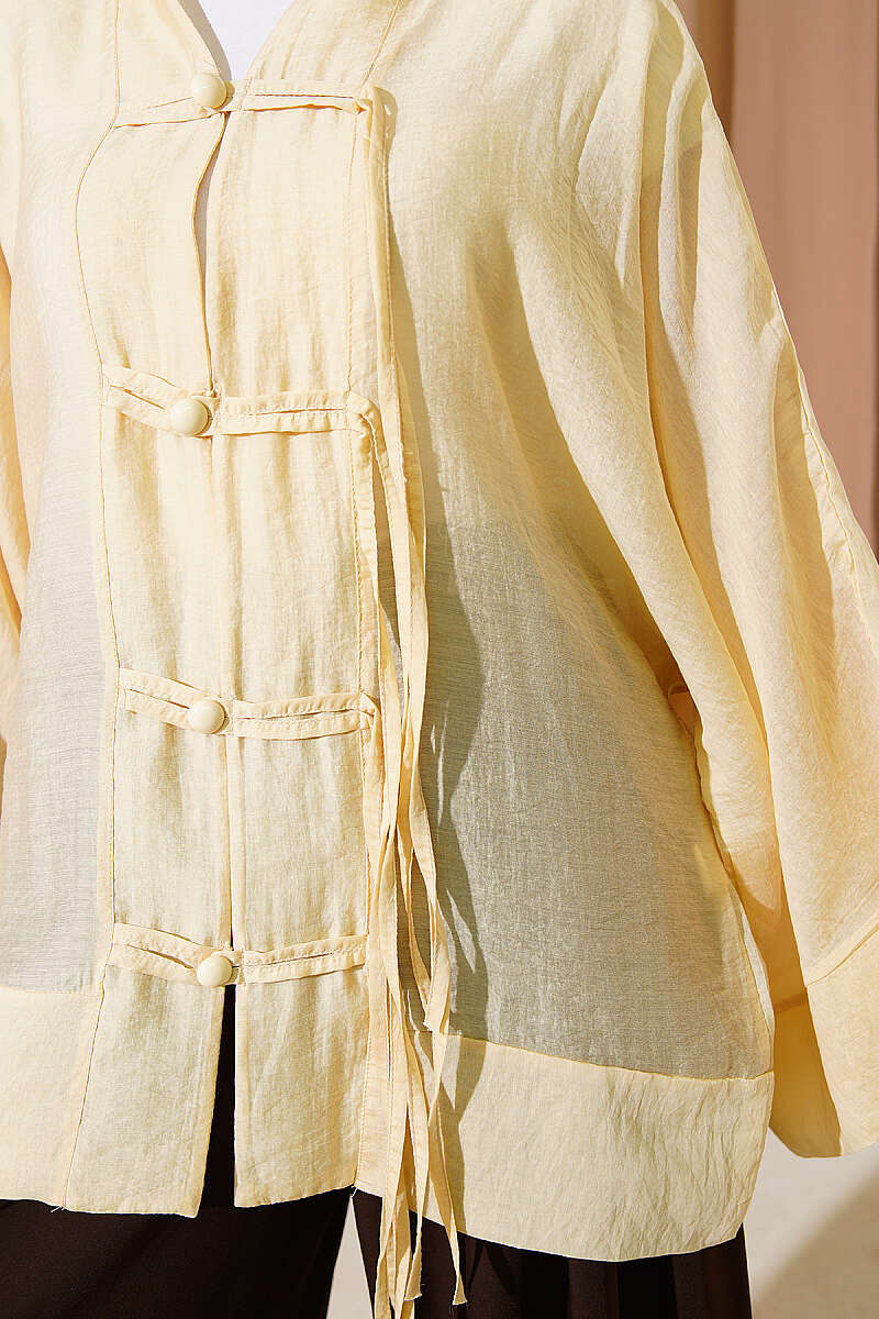 https://cdn.pazarium.com.tr/brit-dugmeli-oversize-kimono-sari-804582-19-B.jpg