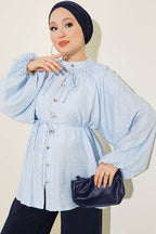 https://cdn.pazarium.com.tr/brit-dugmeli-oversize-muslin-gomlek-buz-mavisi-810915-20-B.jpg