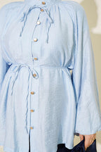 https://cdn.pazarium.com.tr/brit-dugmeli-oversize-muslin-gomlek-buz-mavisi-810918-20-B.jpg