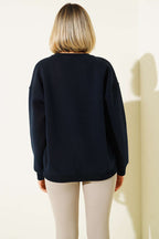 https://cdn.pazarium.com.tr/cambridge-baskili-sweatshirt-lacivert-684035-16-B.jpg
