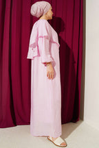 https://cdn.pazarium.com.tr/capraz-omuz-pelerinli-elbise-pembe-799595-19-B.jpg
