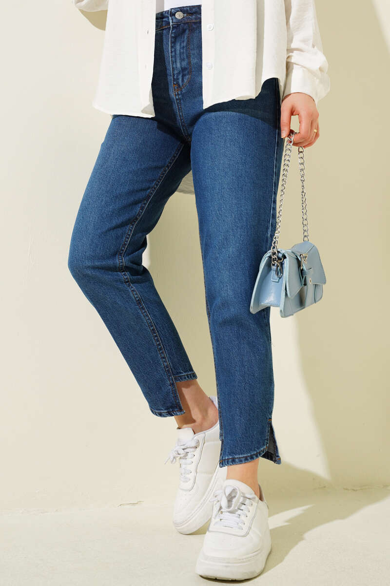 https://cdn.pazarium.com.tr/capraz-paca-mom-jeans-pantolon-koyu-mavi-588418-14-B.jpg