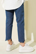 https://cdn.pazarium.com.tr/capraz-paca-mom-jeans-pantolon-koyu-mavi-588419-14-B.jpg