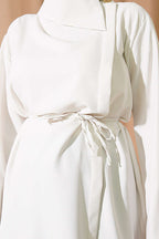 https://cdn.pazarium.com.tr/capraz-yaka-gizli-dugmeli-gomlek-ekru-810307-20-B.jpg