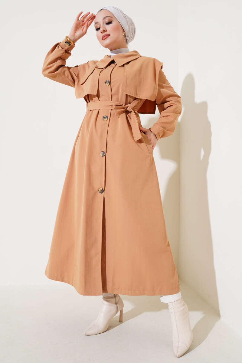 https://cdn.pazarium.com.tr/cep-kapak-detayli-pelerinli-trenckot-camel-560842-13-B.jpg