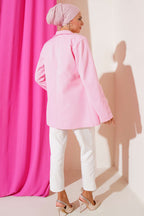 https://cdn.pazarium.com.tr/cep-kapakli-dort-dugmeli-blazer-ceket-pembe-672308-16-B.jpg