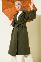 https://cdn.pazarium.com.tr/cepli-kusakli-kruvaze-yaka-kase-kaban-haki-685905-16-B.jpg