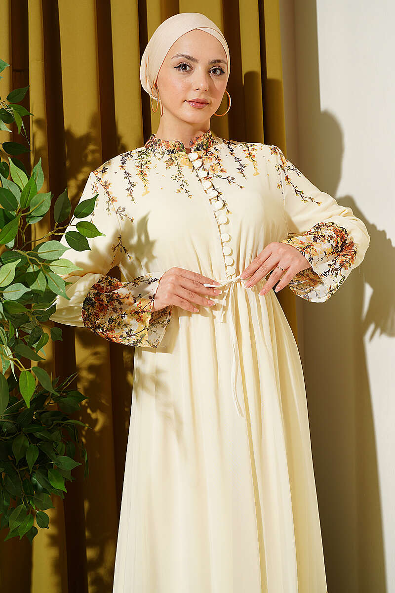 https://cdn.pazarium.com.tr/cicek-baskili-brit-dugmeli-sifon-elbise-sari-798203-19-B.jpg