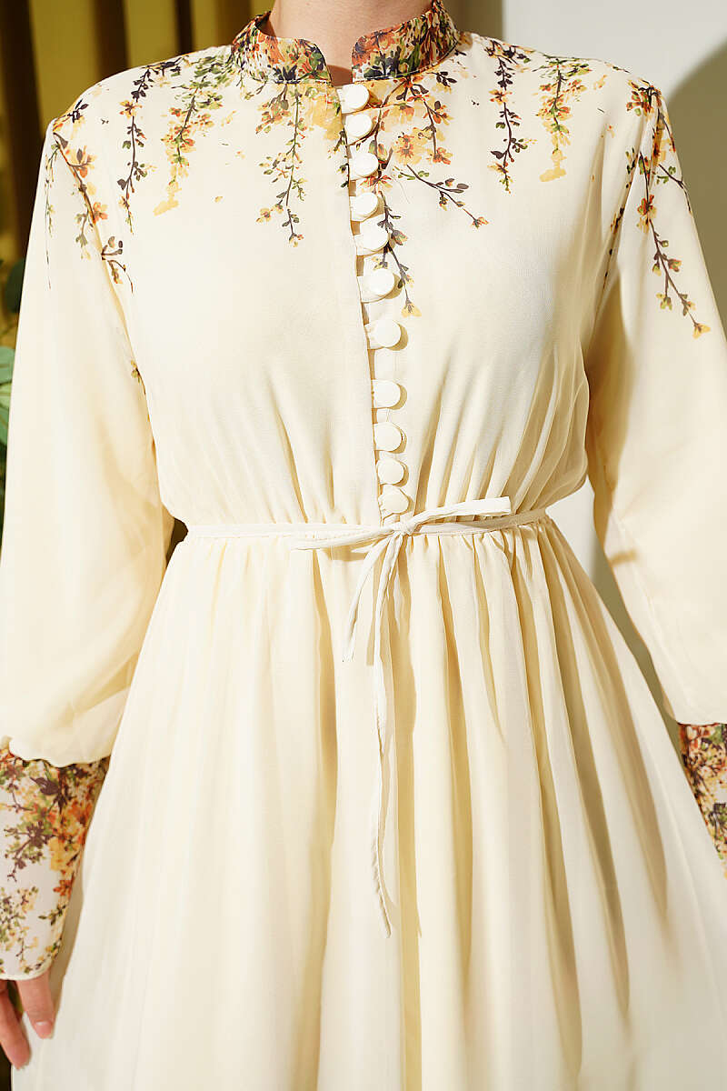 https://cdn.pazarium.com.tr/cicek-baskili-brit-dugmeli-sifon-elbise-sari-798208-19-B.jpg