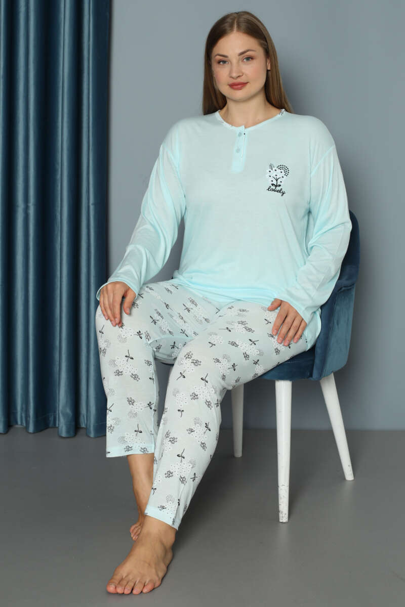 https://cdn.pazarium.com.tr/cicek-baskili-dugmeli-buyuk-beden-pijama-takim-mavi-607065-14-B.jpg