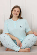https://cdn.pazarium.com.tr/cicek-baskili-kisa-kol-buyuk-beden-pijama-takim-mint-610124-14-B.jpg