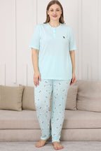 https://cdn.pazarium.com.tr/cicek-baskili-kisa-kol-buyuk-beden-pijama-takim-mint-610125-14-B.jpg