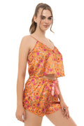 https://cdn.pazarium.com.tr/cicek-desen-askili-saten-pijama-takimi-oranj-538360-12-B.jpg