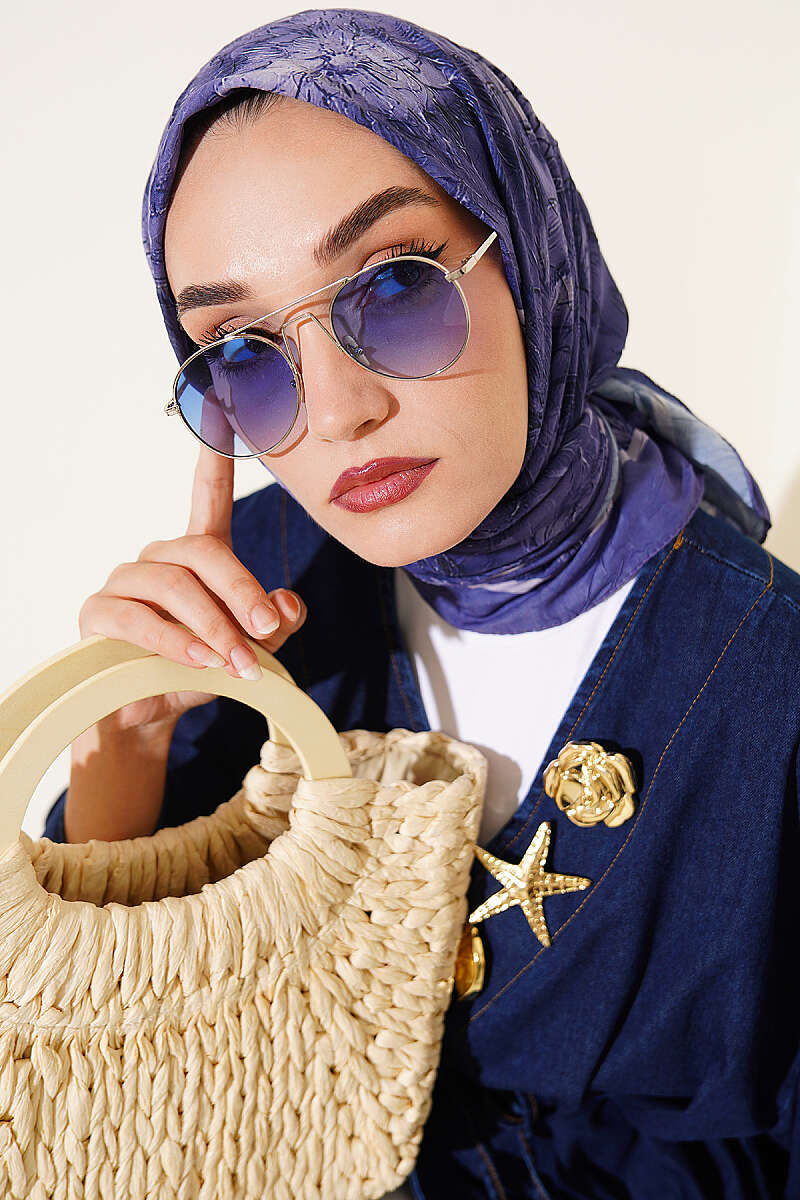 https://cdn.pazarium.com.tr/cicek-desenli-bambu-kras-esarp-indigo-808165-19-B.jpg