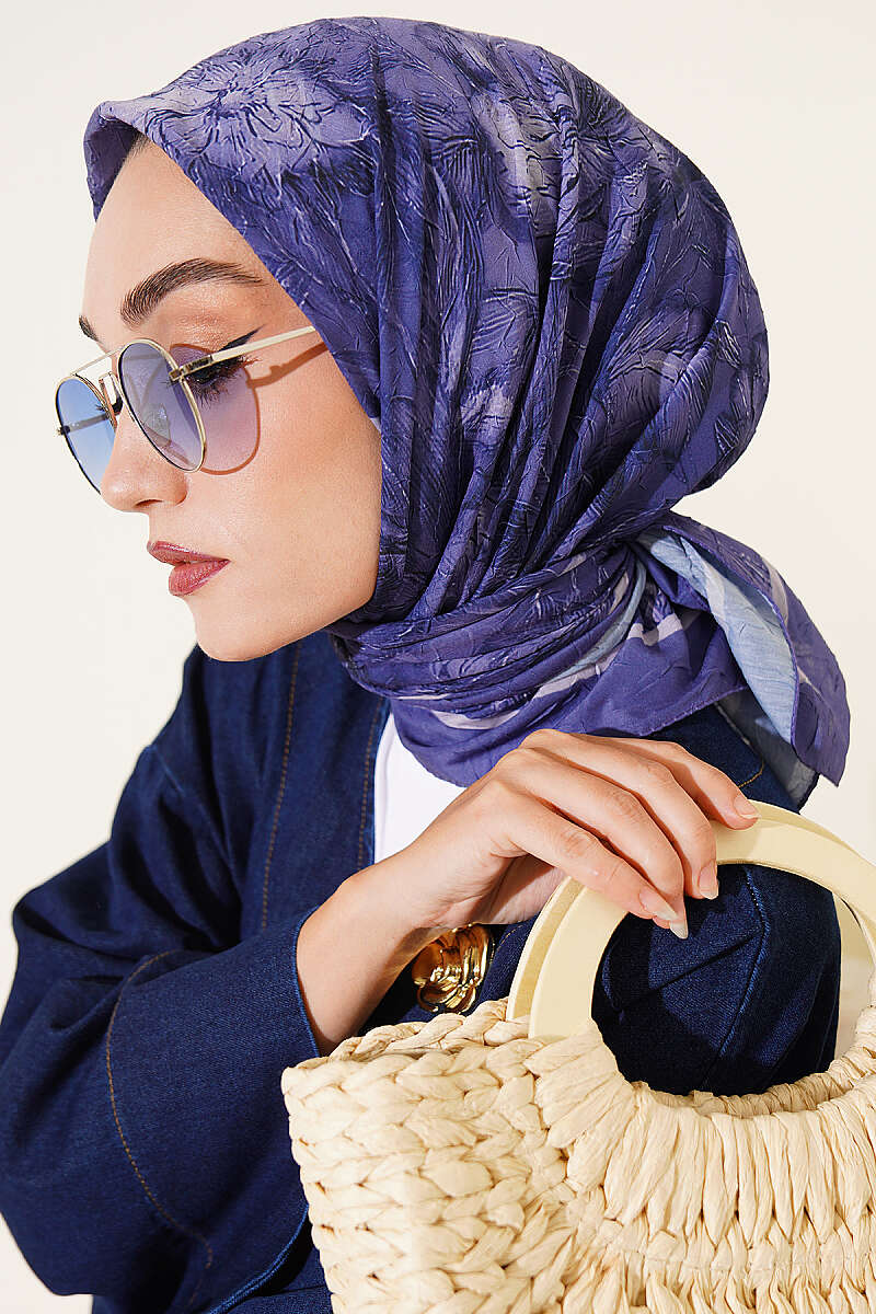 https://cdn.pazarium.com.tr/cicek-desenli-bambu-kras-esarp-indigo-808171-19-B.jpg