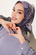 https://cdn.pazarium.com.tr/cicek-desenli-bambu-kras-esarp-kayrak-grisi-808178-19-B.jpg