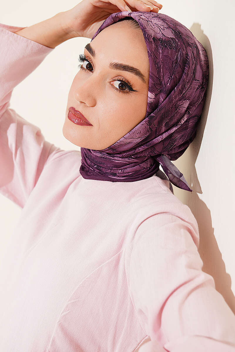 https://cdn.pazarium.com.tr/cicek-desenli-bambu-kras-esarp-magenta-808197-19-B.jpg