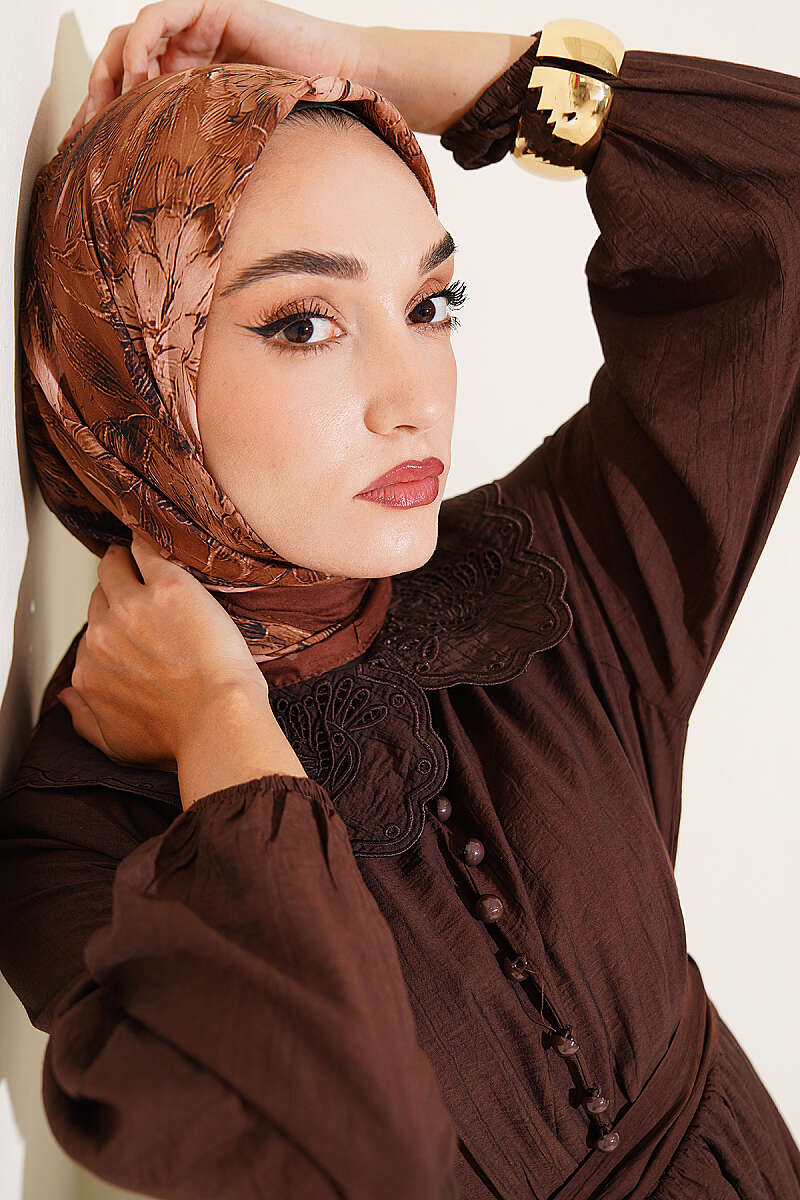 https://cdn.pazarium.com.tr/cicek-desenli-bambu-kras-esarp-taba-808219-19-B.jpg