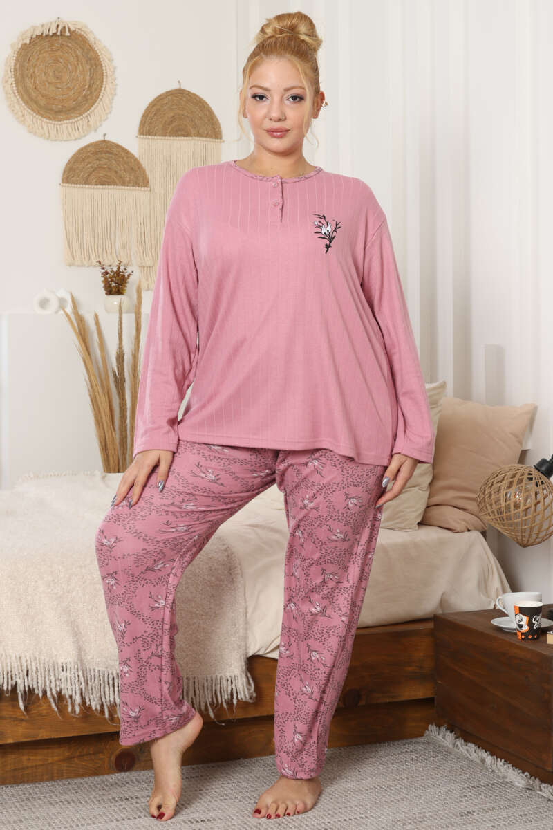 Çiçek Desenli Büyük Beden Pijama Takımı