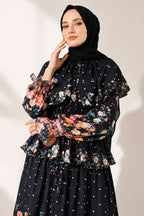 https://cdn.pazarium.com.tr/cicek-desenli-firfir-detayli-yakali-elbise-siyah-804734-19-B.jpg