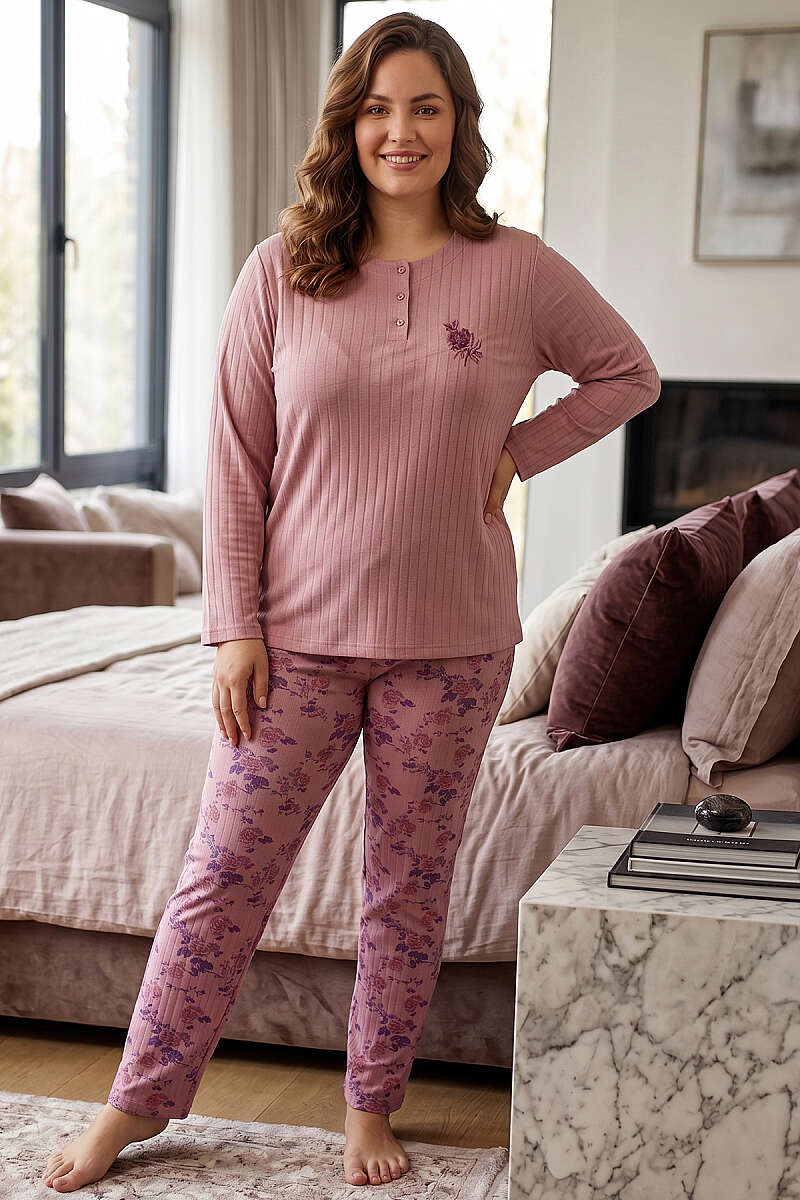 https://cdn.pazarium.com.tr/cicek-desenli-fitilli-buyuk-beden-pijama-takimi-pudra-769198-18-B.jpg
