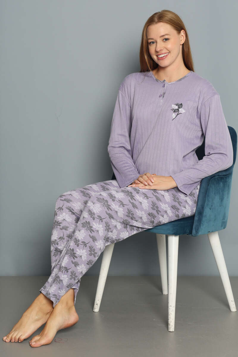 https://cdn.pazarium.com.tr/cicek-desenli-fitilli-pijama-takimi-lila-680327-16-B.jpg