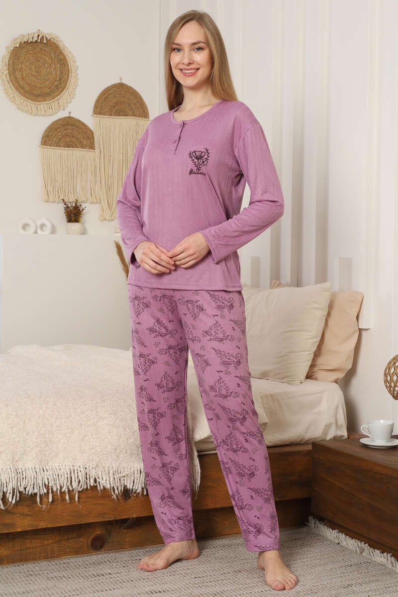 https://cdn.pazarium.com.tr/cicek-desenli-fitilli-uzun-kol-pijama-takimi-lila-745941-18-B.jpg