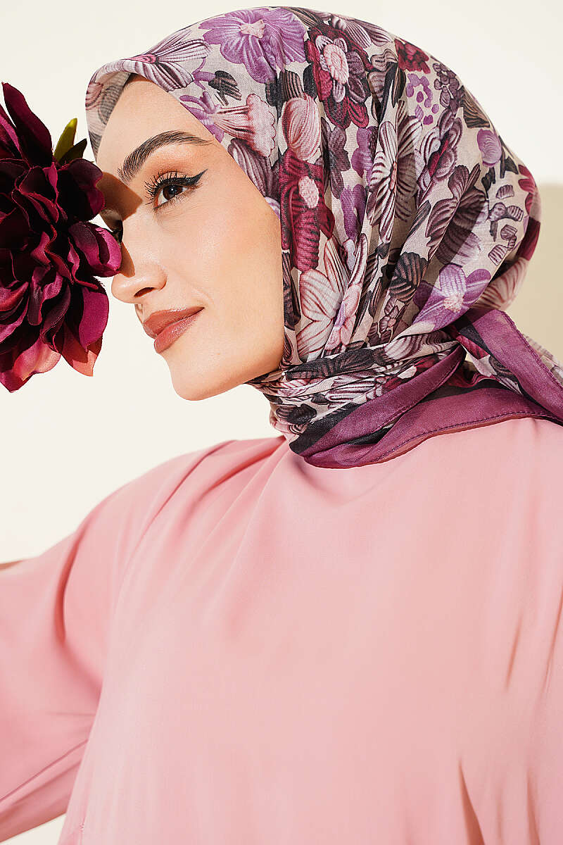https://cdn.pazarium.com.tr/cicek-desenli-soft-esarp-magenta-818220-20-B.jpg